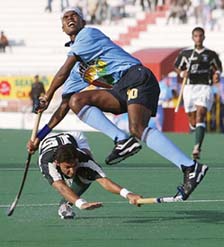 Pakistans Tariq Aziz tackles Indias Prabodh Tirkey 