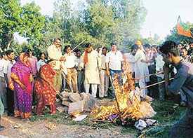 Activists of the Bharatiya Janata Yuva Morcha burnt effigies of Simranjeet Singh Mann and Capt Amarinder Singh in Chandigarh on Sunday over the attack on members of the Tiranga Yatra at Rajpura and Ludhiana.