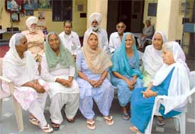 Senior citizens at Vivekanand Vridh ashram in Ludhiana 