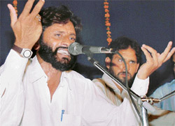 Pak folk singer Abdul Majeed performs at Pracheen Kala Kendra in Sector 35, Chandigarh, on Friday. 