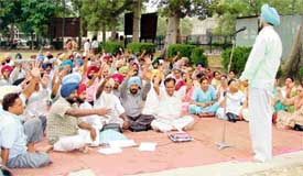 The Democratic Employees Front and other employee unions hold a rally at Mini-Secretariat in Ludhiana