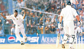 Turbanators magic: Harbhajan takes Shane Warnes wicket to claim a hat-trick at Eden Gardens. 