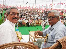 Member of Parliament and General Secretary of AITUC Gurudas Dasgupta and Secretary, AIBEA. C.H. Venkatachalam at the 19th Conference of All-India SBOP Employees Federation at Polo Ground in Patiala