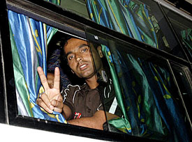 Pakistani vice-captain Sohaol Abbas flashes a victory sign on his arrival at IGI airport 