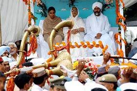 Baba Hardev Singh with his mother and wife at the fourth state-level Nirankari Sant Samagam at Bilaspur