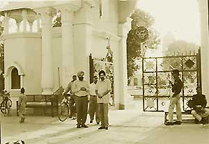 Mr M. S. Mianwal along with another Indian visitor poses outside the main gate of Gurdwara Nankana Sahib. Two Pakistani policemen posted outside the gate are also seen.