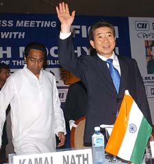 South Korean President Roh Moo-hyun with Union Commerce and Industry Minister Kamal Nath at a business meeting jointly by the CII and Ficci in New Delhi on Tuesday. 