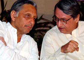 Mr Mani Shankar Aiyar, Union Minister for Petroleum and Natural Gas and Panchayati Raj, having a word with Mr Lalit Sharma