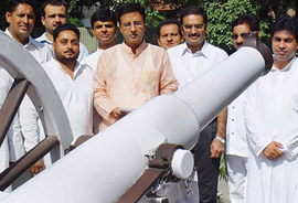 Mr Randeep Surjewala, President of the All India Youth Congress, along with his supporters going to submit memorandum to the Haryana Governor at Haryana Raj Bhawan in Chandigarh on Friday