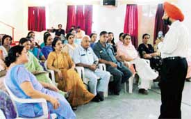 Dr R.P.S. Luther delivers a lecture to the faculty of the SDP College for Women in Ludhiana