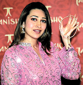 Karisma Kapoor showcases jewellery at the Tanishq showroom 