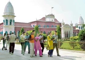 A view of the imposing building of the college