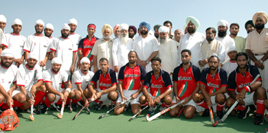 Capt Amarinder Singh, Chief Minister, Punjab, with players of the Namdhari XI and the Punjab Police XI after the inauguration of Astro-turf at Bhaini Sahib
