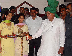 Haryana Chief Minister Om Prakash Chautala inaugurates Oasis Kraft Mela in Karnal on Thursday