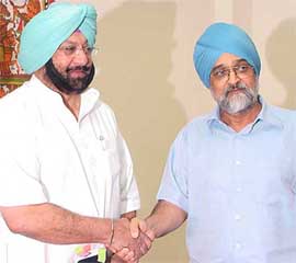 Punjab Chief Minister Amarinder Singh meets Deputy Chairman of Planning Commission Montek Singh Ahluwalia on Monday to discuss the annual Plan for the state. 