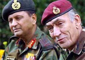 British Chief of the General Staff, General Sir Mike Jackson (right), and General Officer Commanding-in-Chief, Northern Command, Lieutenant General Hari Prasad, addressing a press conference
