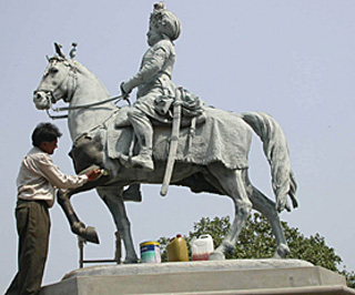 More than a century- old statue of Maharaja Randhir Singh Ahluwalia being restored