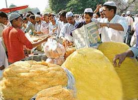 Muslims buy "feniyan" for "sehri" on first Friday of Ramzaan in Sector 20, Chandigarh. 
