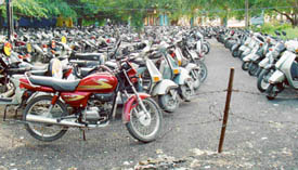 Hundreds of two wheelers parked outside the ISBT in Sector 17, Chandigarh, without proper fencing. 