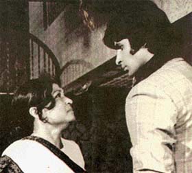 With Amitabh Bachchan in the memorable scene in Deewar