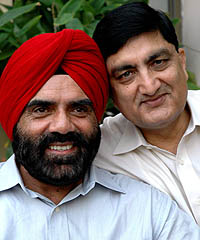 Mr Arif Chaudhry, President of the Pakistani chapter of the Indo-Pakistan Friendship , with his Indian counterpart, Mr M.S. Mianwal