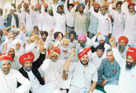Representatives and activists of the Punjab Kisan Sabha stage a dharna at Matka Chowk, Chandigarh