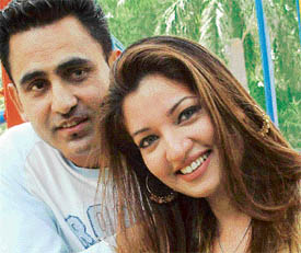 Sarabjeet Cheema and Shibha Pakhdi, stars of Punjabi movie, "Pind di kudi"