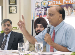 Dr. K.K.Aggarwal, president, Heart Care Foundation, along with Delhi Education Minister Arvinder Singh Lovely and R.S.P. Sinha, CMD, MTNL, addressing a press conference on the health mela in the Capital. Tribune 