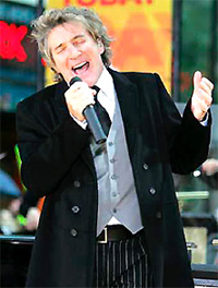 Veteran rocker Rod Stewart's lucrative outing into the world of romantic golden oldies paid off on Tuesday when he topped the US album charts for the first time in 25 years