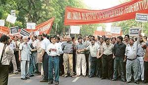 Members of the All-India Newspaper Employees Federation from Delhi and Chandigarh demonstrate at Jantar Mantar in New Delhi, demanding a new wage board