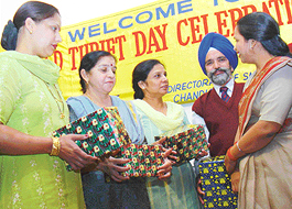 The City Mayor, Ms Kamlesh (extreme right), interacts with small savings agents who were honoured at a function organised by the National Savings Institute in Chandigarh 