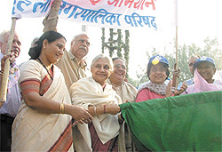 Delhi Chief Minister Sheila Dikshit during the Clean City Campaign.