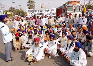 Akali Dal (Ravi Inder) activists block traffic in Moga on Monday demanding action against the perpetrators of the 1984 riots.