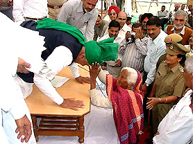 A 115-year-old-woman, Ms Rukmani Devi, blesses Haryana Chief Minister Om Prakash Chautala at Chhachhrouli, Yamunanagar, on Tuesday