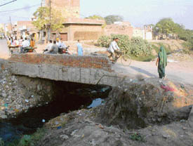 The dilapidated bridge over the Gandha Nullah
