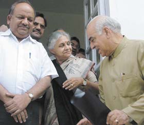 BJP leader M.L. Khurana calls on Chief Minister Sheila Dikshit to discuss the issue of relocation of industry at her residence in the Capital