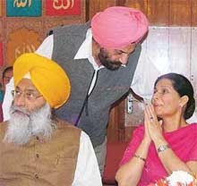 Former Union Minister and SAD leader S. S. Dhindsa, Chairman of the National Minority Commission Trilochan Singh and Preneet Kaur, MP, at a conference of Sikh religious leaders, intellectuals and high officials on Census Analysis in New Delhi on Thursday.