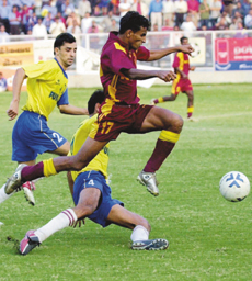 Keralas Abdul Hakim is tackled by Punjabs Jaspal Singh