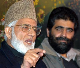 Syed Ali Shah Geelani along with Nayeem Khan, Chairman of the Jammu Kashmir National Front at a press conference in Srinagar