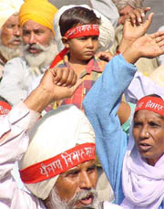 Cotton growing farmers from Punjab stage a dharna under the banner of Punjab Kisan Sabha at Jantar Mantar in New Delhi on Tuesday.