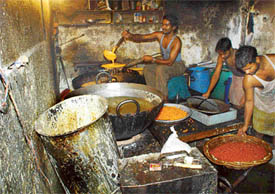 Sweets being prepared in the most unhygienic conditions in Panchkula