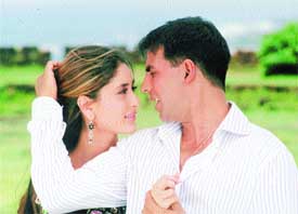Akshay Kumar and Kareena Kapoor in Aitraaz.