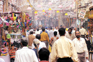 Chirag-e-jashn: Heavy rush on the eve of the festival of lights at Chandni Chowk in the Capital.