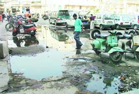 The main sewer in Bhadaur House market in Ludhiana has been choked for the past many days without a response from the civic body