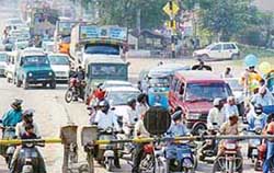 A long queue of vehicles at the Dhakauli level crossing, near Zirakpur 