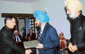 Lieut-Gen Milan Naidu, Colonel of the Rajput Regiment (left), and Lieut-Gen R.S. Dayal (retd) greet each other, while Col J.S. Kang (retd) looks on.