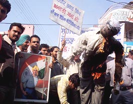 Members of the All-India Anti-Terrorist Front burn an effigy of Dr Maan Singh Nirankari in Patiala on Tuesday.