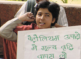 Activists of SUCI demonstrating against the hike in prices of petrol, diesel and LPG at 