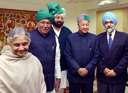 Delhi CM Shiela Dikshit, Haryana CM Om Prakash Chautala, Punjab CM Amarinder Singh and Himachal CM Virbhadra Singh with Dr Montek Singh Ahluwalia, Deputy Chairman Planning Commission, at a meeting in New Delhi on Saturday. 