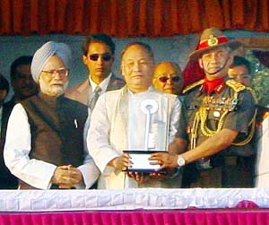 Lt-Gen Bhupinder Singh of Assam Rifles handing over the key of the Kangla Fort